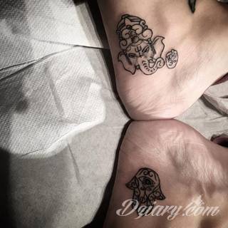 Czasami zmysłowe, zazwyczaj dyskretne, zawsze - zwracające uwagę. Tatuaże na stopie to coś więcej niż obraz. Noga czy stopa, poprzez swój kształt, daje duże możliwości na tatuaż adaptacyjny - dostosowany do konkretnego odbiorcy. 