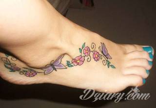 Czasami zmysłowe, zazwyczaj dyskretne, zawsze - zwracające uwagę. Tatuaże na stopie to coś więcej niż obraz. Noga czy stopa, poprzez swój kształt, daje duże możliwości na tatuaż adaptacyjny - dostosowany do konkretnego odbiorcy. 