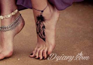 Czasami zmysłowe, zazwyczaj dyskretne, zawsze - zwracające uwagę. Tatuaże na stopie to coś więcej niż obraz. Noga czy stopa, poprzez swój kształt, daje duże możliwości na tatuaż adaptacyjny - dostosowany do konkretnego odbiorcy. 