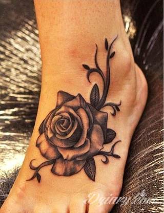 Czasami zmysłowe, zazwyczaj dyskretne, zawsze - zwracające uwagę. Tatuaże na stopie to coś więcej niż obraz. Noga czy stopa, poprzez swój kształt, daje duże możliwości na tatuaż adaptacyjny - dostosowany do konkretnego odbiorcy. 