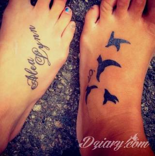 Czasami zmysłowe, zazwyczaj dyskretne, zawsze - zwracające uwagę. Tatuaże na stopie to coś więcej niż obraz. Noga czy stopa, poprzez swój kształt, daje duże możliwości na tatuaż adaptacyjny - dostosowany do konkretnego odbiorcy. 