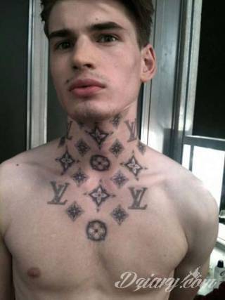 Tatuaż na szyi lub na karku jest głównie domeną mężczyzn, ale odpowiednia aranżacja daje również sporo opcji kobietom. To zwykle mocne, wyraziste grafiki o fantazyjnych kształtach inspirowanych wyobraźnią. 