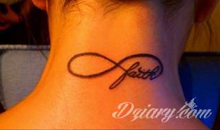 Tatuaż na szyi lub na karku jest głównie domeną mężczyzn, ale odpowiednia aranżacja daje również sporo opcji kobietom. To zwykle mocne, wyraziste grafiki o fantazyjnych kształtach inspirowanych wyobraźnią. 