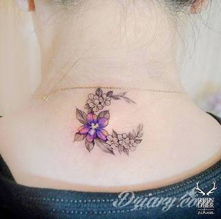 Tatuaż na szyi lub na karku jest głównie domeną mężczyzn, ale odpowiednia aranżacja daje również sporo opcji kobietom. To zwykle mocne, wyraziste grafiki o fantazyjnych kształtach inspirowanych wyobraźnią. 