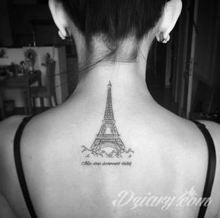 Tatuaż na szyi lub na karku jest głównie domeną mężczyzn, ale odpowiednia aranżacja daje również sporo opcji kobietom. To zwykle mocne, wyraziste grafiki o fantazyjnych kształtach inspirowanych wyobraźnią. 