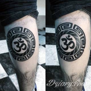 Kobiece tatuaże na udzie tworzą swoistą grę zmysłów z odbiorcą. Kuszą, intrygują, podniecają - stanowią niezwykły element zdobiący intymny fragment ciała odważnych dziewcząt i kobiet. 