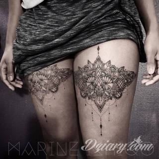 Kobiece tatuaże na udzie tworzą swoistą grę zmysłów z odbiorcą. Kuszą, intrygują, podniecają - stanowią niezwykły element zdobiący intymny fragment ciała odważnych dziewcząt i kobiet. 