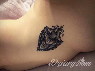 Efekt tatuażu na żebrach jest zjawiskowy. Ciekawa grafika może użyć ich kształtu do podkreślenia wyjątkowości; tatuaż dla którego naprawdę warto pocierpieć - jakże inny w swoim formacie od standardowych rozwiązań. 