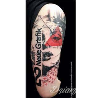 Cytaty oraz własne słowa przypominające o tym co ważne; tatuaże w formie napisów dają ogromne możliwości zastosowania - od łopatek po litery na wnętrzu ramienia. Modele o szczególnej uniwersalności dzięki różnym czcionkom. 