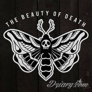 Cytaty oraz własne słowa przypominające o tym co ważne; tatuaże w formie napisów dają ogromne możliwości zastosowania - od łopatek po litery na wnętrzu ramienia. Modele o szczególnej uniwersalności dzięki różnym czcionkom. 