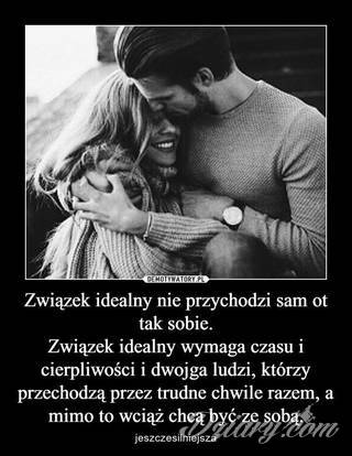 Cytaty oraz własne słowa przypominające o tym co ważne; tatuaże w formie napisów dają ogromne możliwości zastosowania - od łopatek po litery na wnętrzu ramienia. Modele o szczególnej uniwersalności dzięki różnym czcionkom. 