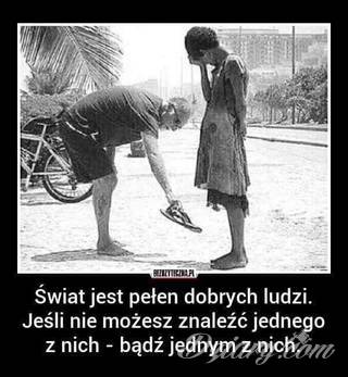 Cytaty oraz własne słowa przypominające o tym co ważne; tatuaże w formie napisów dają ogromne możliwości zastosowania - od łopatek po litery na wnętrzu ramienia. Modele o szczególnej uniwersalności dzięki różnym czcionkom. 
