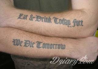 Cytaty oraz własne słowa przypominające o tym co ważne; tatuaże w formie napisów dają ogromne możliwości zastosowania - od łopatek po litery na wnętrzu ramienia. Modele o szczególnej uniwersalności dzięki różnym czcionkom. 