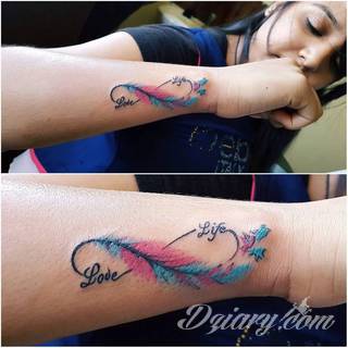 Znak nieskończoności, tajemniczo wyglądający symbol ∞, czyli słynna przewrócona ósemka fascynuje ludzi od lat. Harmonijna grafika idealnie wygląda przede wszystkim na smukłych przegubach dłoni, którym dodaje kolorytu. 