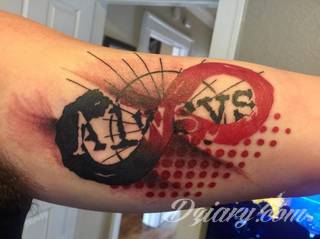 Znak nieskończoności, tajemniczo wyglądający symbol ∞, czyli słynna przewrócona ósemka fascynuje ludzi od lat. Harmonijna grafika idealnie wygląda przede wszystkim na smukłych przegubach dłoni, którym dodaje kolorytu. 