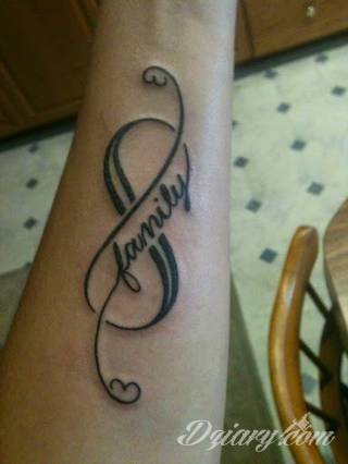 Znak nieskończoności, tajemniczo wyglądający symbol ∞, czyli słynna przewrócona ósemka fascynuje ludzi od lat. Harmonijna grafika idealnie wygląda przede wszystkim na smukłych przegubach dłoni, którym dodaje kolorytu. 