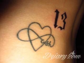 Znak nieskończoności, tajemniczo wyglądający symbol ∞, czyli słynna przewrócona ósemka fascynuje ludzi od lat. Harmonijna grafika idealnie wygląda przede wszystkim na smukłych przegubach dłoni, którym dodaje kolorytu. 