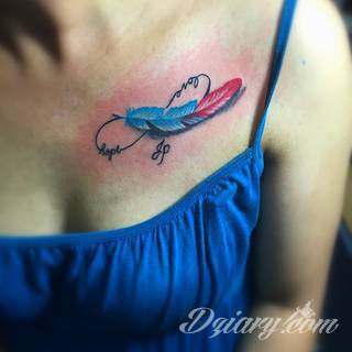 Znak nieskończoności, tajemniczo wyglądający symbol ∞, czyli słynna przewrócona ósemka fascynuje ludzi od lat. Harmonijna grafika idealnie wygląda przede wszystkim na smukłych przegubach dłoni, którym dodaje kolorytu. 