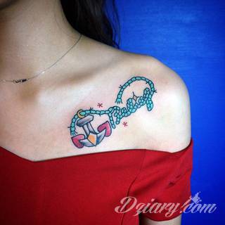 Znak nieskończoności, tajemniczo wyglądający symbol ∞, czyli słynna przewrócona ósemka fascynuje ludzi od lat. Harmonijna grafika idealnie wygląda przede wszystkim na smukłych przegubach dłoni, którym dodaje kolorytu. 