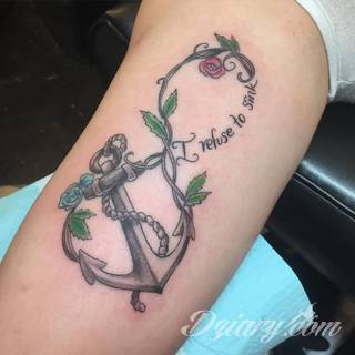 Znak nieskończoności, tajemniczo wyglądający symbol ∞, czyli słynna przewrócona ósemka fascynuje ludzi od lat. Harmonijna grafika idealnie wygląda przede wszystkim na smukłych przegubach dłoni, którym dodaje kolorytu. 