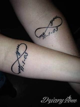 Znak nieskończoności, tajemniczo wyglądający symbol ∞, czyli słynna przewrócona ósemka fascynuje ludzi od lat. Harmonijna grafika idealnie wygląda przede wszystkim na smukłych przegubach dłoni, którym dodaje kolorytu. 