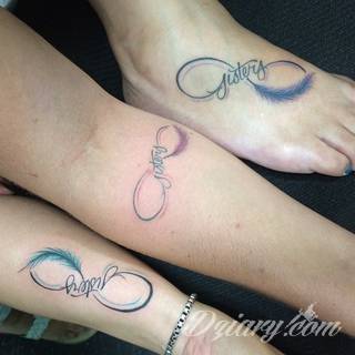 Znak nieskończoności, tajemniczo wyglądający symbol ∞, czyli słynna przewrócona ósemka fascynuje ludzi od lat. Harmonijna grafika idealnie wygląda przede wszystkim na smukłych przegubach dłoni, którym dodaje kolorytu. 