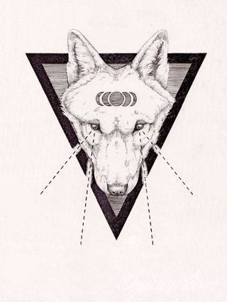 Tatuaże z okiem w centrum to wyjątkowo szeroka gama grafik - zarówno pod kątem kształtów jak i kolorystyki. Oko na skórze może być różne: tajemnicze, groźne, półprzymknięte lub rozwarte niczym w szoku. 