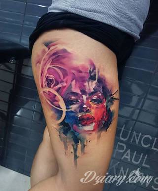 Klasyczne okrągłe tatuaże doceniają osoby poszukujące grafik harmonijnych, stonowanych, podkreślających równowagę. Owalne tatuaże doskonale mogą wyeksponować poszczególne elementy ciała i świetnie wpisują się w fantazję kreatorów. 