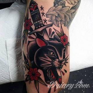 Oldchoolowe tatuaże to prawdziwa stara szkoła zdobień. Sięgają do wzorców amerykańskich. Linie są grube, mocne, wyraziste. Tatuaże tradycyjne znacząco różnią się w efekcie od standardowych rysunków na ciele - to opcja dla odważnych. 