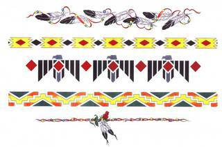 Z jednej strony lekkie i subtelne, z drugiej - wyraziste i bardzo wyeksponowane. Tatuaże w formacie opasek sugerowane są tam, gdzie można ją efektownie zamknąć na ciele. To przeguby, ramiona, uda; zdarzają się jednak również opcje nietypowe. 