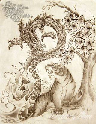 Oryginalne tatuaże orientalne zwracają uwagę drobiazgowością wykonania. Szerokie możliwości zastosowania pozwalają na ich wyeksponowanie w dowolnym miejscu ciała. Orientalny klimat powstaje w ten sposób zarówno na kostkach jak i np. pod biustem. 