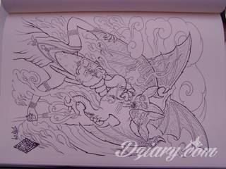 Oryginalne tatuaże orientalne zwracają uwagę drobiazgowością wykonania. Szerokie możliwości zastosowania pozwalają na ich wyeksponowanie w dowolnym miejscu ciała. Orientalny klimat powstaje w ten sposób zarówno na kostkach jak i np. pod biustem. 