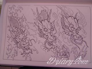 Oryginalne tatuaże orientalne zwracają uwagę drobiazgowością wykonania. Szerokie możliwości zastosowania pozwalają na ich wyeksponowanie w dowolnym miejscu ciała. Orientalny klimat powstaje w ten sposób zarówno na kostkach jak i np. pod biustem. 