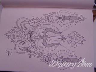 Oryginalne tatuaże orientalne zwracają uwagę drobiazgowością wykonania. Szerokie możliwości zastosowania pozwalają na ich wyeksponowanie w dowolnym miejscu ciała. Orientalny klimat powstaje w ten sposób zarówno na kostkach jak i np. pod biustem. 