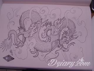 Oryginalne tatuaże orientalne zwracają uwagę drobiazgowością wykonania. Szerokie możliwości zastosowania pozwalają na ich wyeksponowanie w dowolnym miejscu ciała. Orientalny klimat powstaje w ten sposób zarówno na kostkach jak i np. pod biustem. 