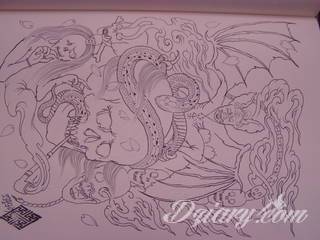 Oryginalne tatuaże orientalne zwracają uwagę drobiazgowością wykonania. Szerokie możliwości zastosowania pozwalają na ich wyeksponowanie w dowolnym miejscu ciała. Orientalny klimat powstaje w ten sposób zarówno na kostkach jak i np. pod biustem. 