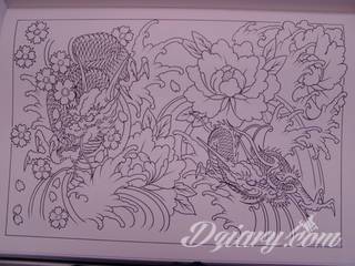 Oryginalne tatuaże orientalne zwracają uwagę drobiazgowością wykonania. Szerokie możliwości zastosowania pozwalają na ich wyeksponowanie w dowolnym miejscu ciała. Orientalny klimat powstaje w ten sposób zarówno na kostkach jak i np. pod biustem. 