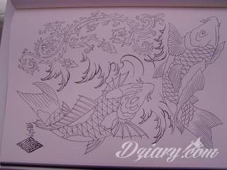 Oryginalne tatuaże orientalne zwracają uwagę drobiazgowością wykonania. Szerokie możliwości zastosowania pozwalają na ich wyeksponowanie w dowolnym miejscu ciała. Orientalny klimat powstaje w ten sposób zarówno na kostkach jak i np. pod biustem. 