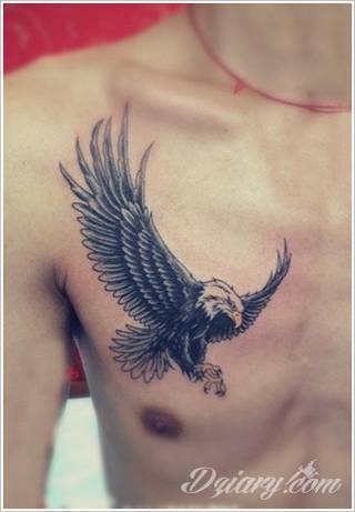 Klasyka tatuaży - szczególnie w męskim wydaniu. Orzeł, symbol wolności - ale też niekiedy patriotyzmu - to stały, chętnie wybierany wzór na tatuaż. Zazwyczaj przybiera formę silnego ptaka o rozpostartych szeroko skrzydłach. 