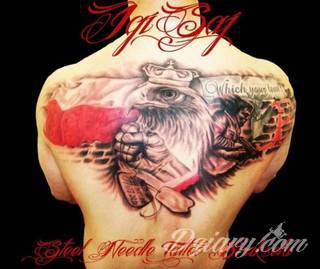 Klasyka tatuaży - szczególnie w męskim wydaniu. Orzeł, symbol wolności - ale też niekiedy patriotyzmu - to stały, chętnie wybierany wzór na tatuaż. Zazwyczaj przybiera formę silnego ptaka o rozpostartych szeroko skrzydłach. 