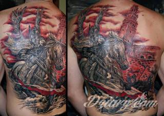 Modne tatuaże patriotyczne nawiązujące do chlubnej historii, wydarzeń z przeszłości czy podkreślające siłę i potencjał Polski. Nowoczesna forma podkreślenia swojego niesłabnącego patriotyzmu - coraz lepiej dostosowana formatami do obu płci. 