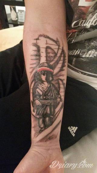 Modne tatuaże patriotyczne nawiązujące do chlubnej historii, wydarzeń z przeszłości czy podkreślające siłę i potencjał Polski. Nowoczesna forma podkreślenia swojego niesłabnącego patriotyzmu - coraz lepiej dostosowana formatami do obu płci. 