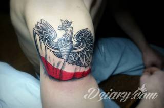Modne tatuaże patriotyczne nawiązujące do chlubnej historii, wydarzeń z przeszłości czy podkreślające siłę i potencjał Polski. Nowoczesna forma podkreślenia swojego niesłabnącego patriotyzmu - coraz lepiej dostosowana formatami do obu płci. 