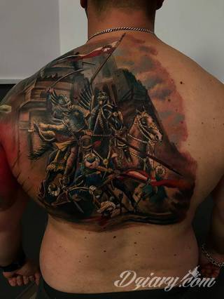 Modne tatuaże patriotyczne nawiązujące do chlubnej historii, wydarzeń z przeszłości czy podkreślające siłę i potencjał Polski. Nowoczesna forma podkreślenia swojego niesłabnącego patriotyzmu - coraz lepiej dostosowana formatami do obu płci. 