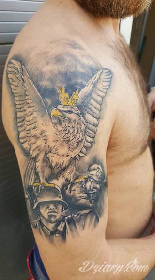 Modne tatuaże patriotyczne nawiązujące do chlubnej historii, wydarzeń z przeszłości czy podkreślające siłę i potencjał Polski. Nowoczesna forma podkreślenia swojego niesłabnącego patriotyzmu - coraz lepiej dostosowana formatami do obu płci. 
