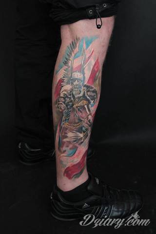 Modne tatuaże patriotyczne nawiązujące do chlubnej historii, wydarzeń z przeszłości czy podkreślające siłę i potencjał Polski. Nowoczesna forma podkreślenia swojego niesłabnącego patriotyzmu - coraz lepiej dostosowana formatami do obu płci. 