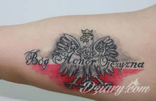 Modne tatuaże patriotyczne nawiązujące do chlubnej historii, wydarzeń z przeszłości czy podkreślające siłę i potencjał Polski. Nowoczesna forma podkreślenia swojego niesłabnącego patriotyzmu - coraz lepiej dostosowana formatami do obu płci. 