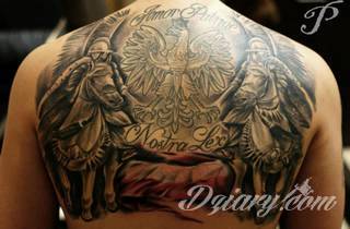 Modne tatuaże patriotyczne nawiązujące do chlubnej historii, wydarzeń z przeszłości czy podkreślające siłę i potencjał Polski. Nowoczesna forma podkreślenia swojego niesłabnącego patriotyzmu - coraz lepiej dostosowana formatami do obu płci. 