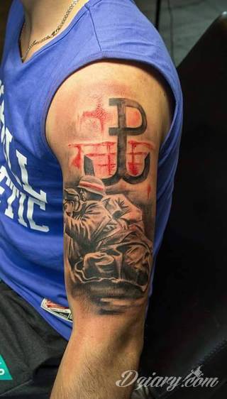Modne tatuaże patriotyczne nawiązujące do chlubnej historii, wydarzeń z przeszłości czy podkreślające siłę i potencjał Polski. Nowoczesna forma podkreślenia swojego niesłabnącego patriotyzmu - coraz lepiej dostosowana formatami do obu płci. 