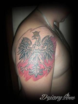 Modne tatuaże patriotyczne nawiązujące do chlubnej historii, wydarzeń z przeszłości czy podkreślające siłę i potencjał Polski. Nowoczesna forma podkreślenia swojego niesłabnącego patriotyzmu - coraz lepiej dostosowana formatami do obu płci. 
